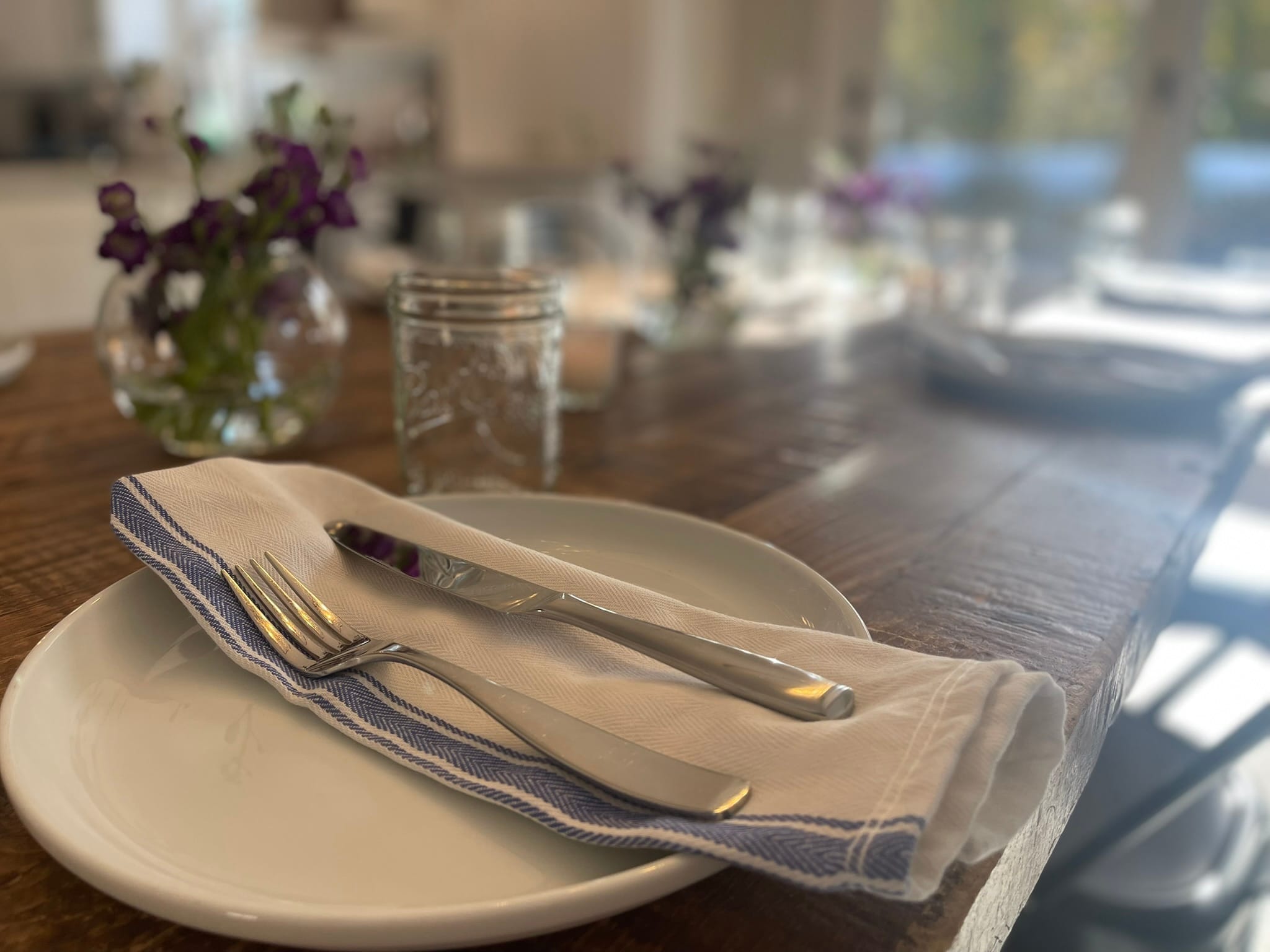 Hosting a dinner party tablescape